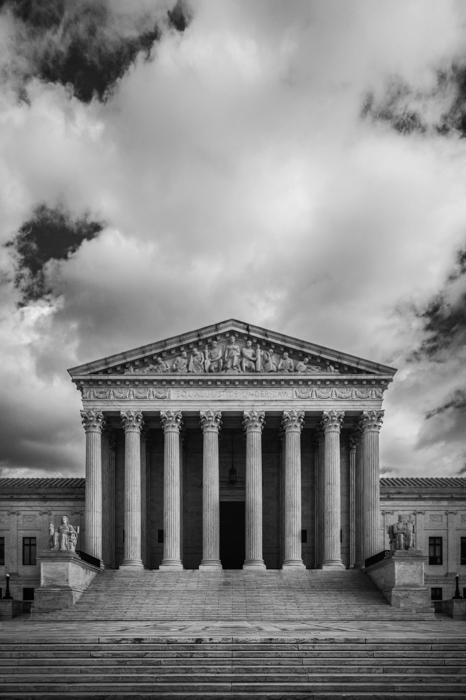 Black and white photo of the U.S. Supreme Court building under cloudy sky